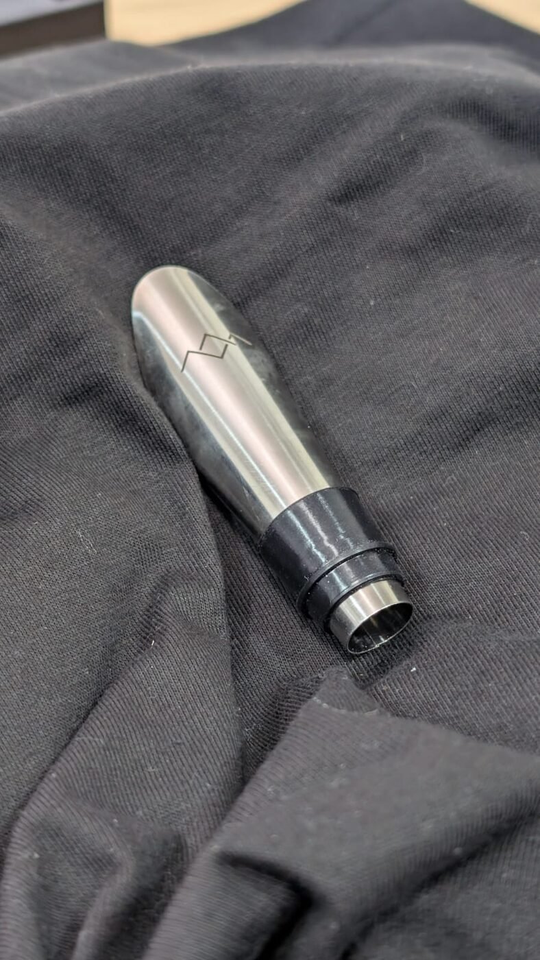 Cortagotas en acero inoxidable con símbolo grabado por láser para Chandon