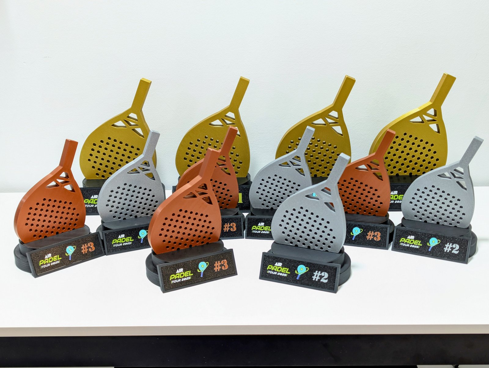 Serie de trofeos de padel en tres niveles oro, plata y bronce para Air Padel Tour 2025