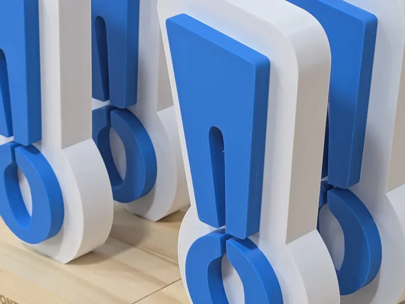 Reconocimientos con el logo de la Red de Bancos de Alimentos impreso en 3D en dos colores